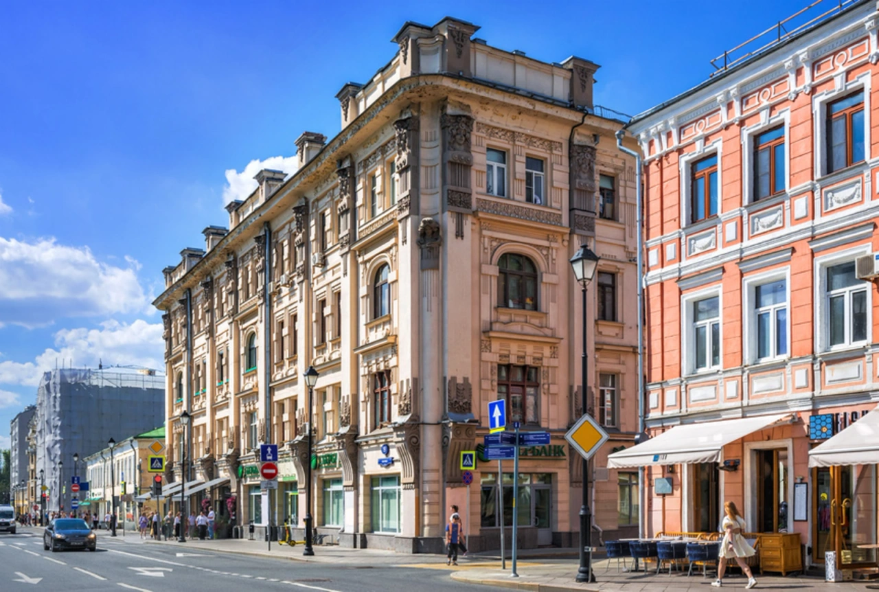 Историческая застройка улицы Покровки в Москве