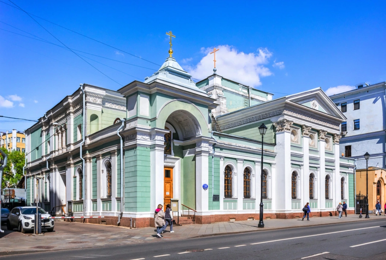 Театральное здание на улице Покровке