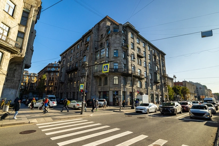 Перекрёсток Покровки с историческими зданиями
