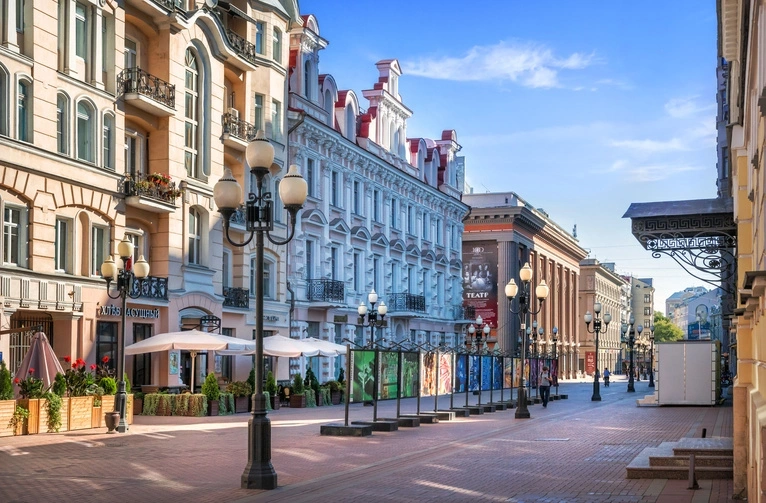 Историческая улица в центре Москвы