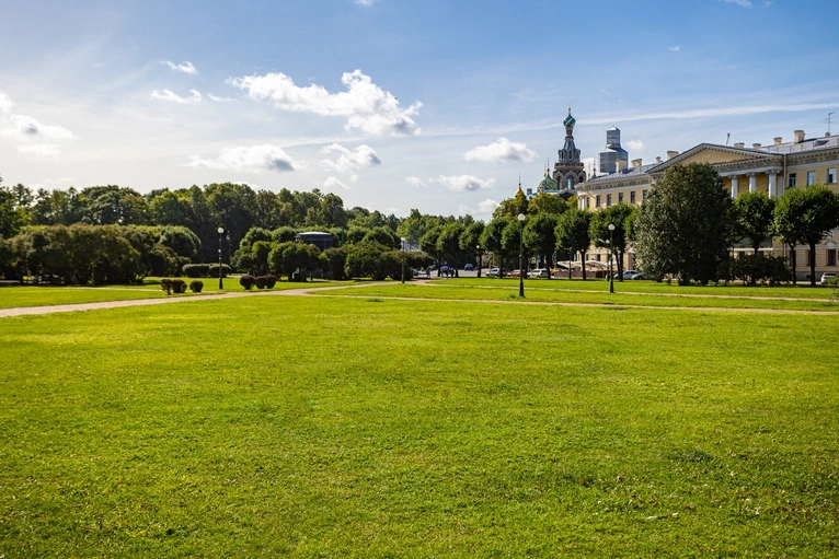 Марсово поле в Санкт-Петербурге