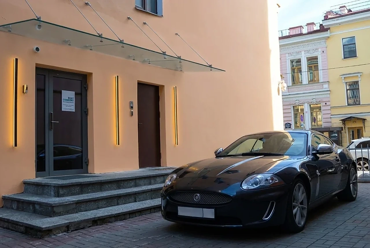 Вход с авто в апарт-отель Port Comfort на Манежной