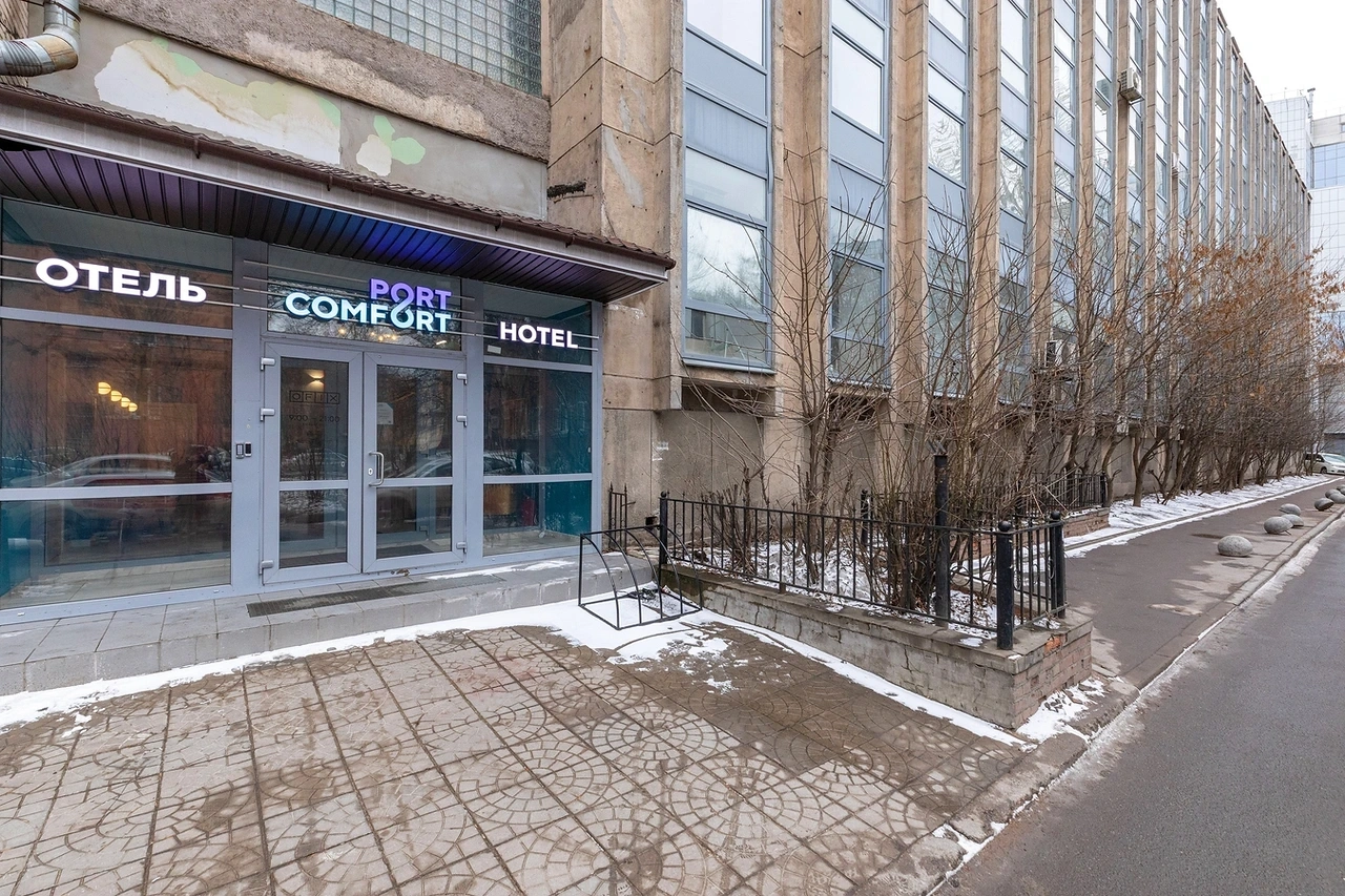 Вход в апарт-отель Port Comfort на Староневском